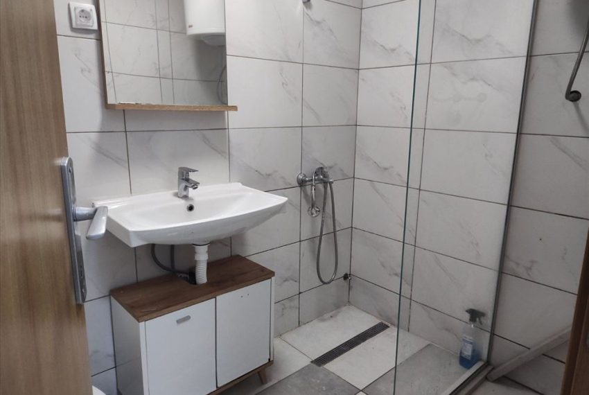 borca-renoviran-uknjizen-i-odmah-useljiv-5425645315654-71811028912